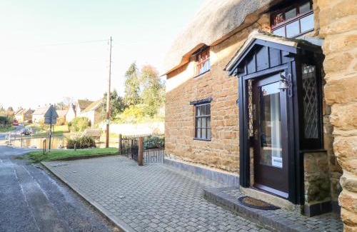 Wroxton House | Spring Cottage
