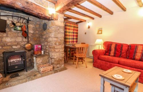 Wroxton House | Spring Cottage