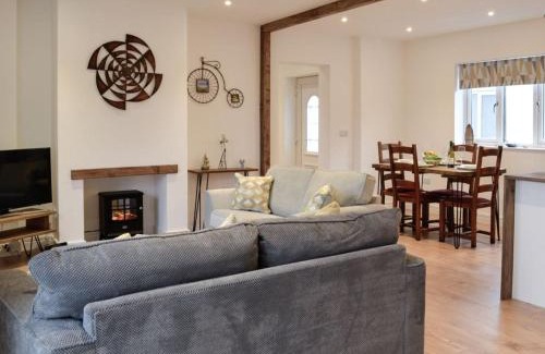 Ilfracombe House | Spring Cottage