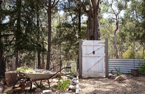 Hepburn Springs House | Spring Creek Cottage Hepburn - Secluded Pet Haven