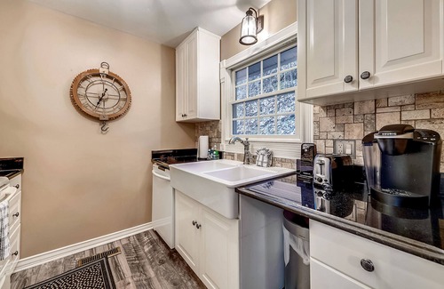 Gatlinburg - Pigeon Forge Ski Chalet | Spring Creek Cottage 1 Bedroom Chalet by RedAwning