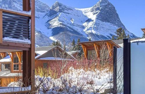 Canmore Apartment | Spring Creek Spacious Luxury King One Bedroom plus Den at White Spruce Lodge