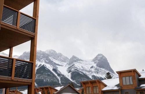 Canmore Apartment | Spring Creek Spacious Luxury King One Bedroom plus Den at White Spruce Lodge