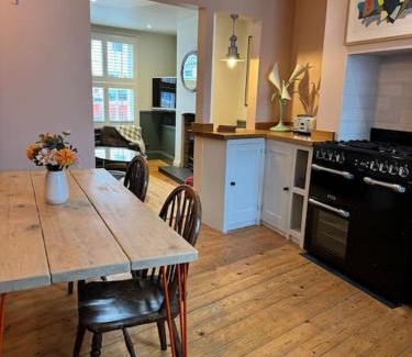 Rye House | Spring Crescent Cottage in Rye
