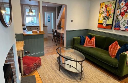 Rye House | Spring Crescent Cottage in Rye