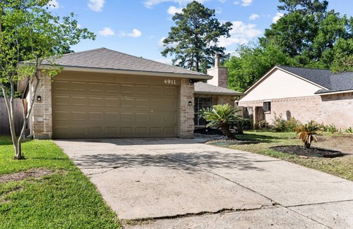 Spring House | Spring Escape - 7 Miles From IAH