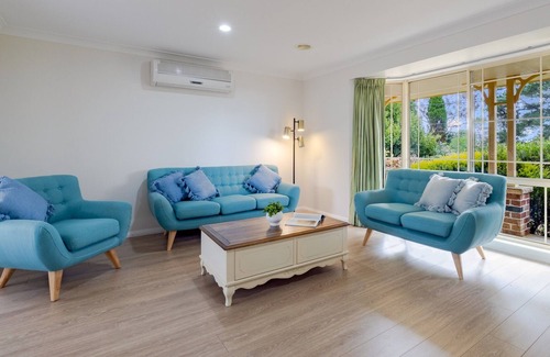 Mount Victoria House | Spring Garden - Four Bedroom House, Sleeps 8