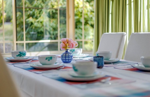 Mount Victoria House | Spring Garden - Four Bedroom House, Sleeps 8