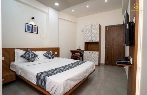 Pirangut Hotel | Spring Hill Inn