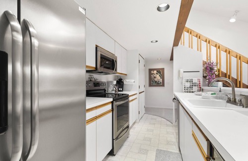 Petoskey House | Spring Lake 17 - BIKE - Little Traverse Wheelway! Short Drive to Ski Hills!