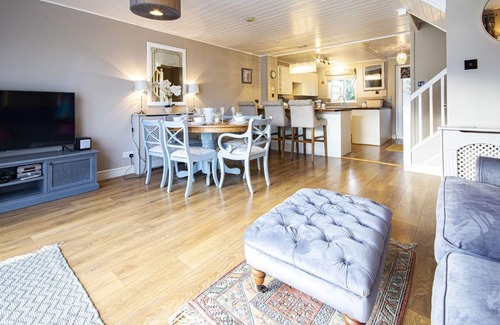 South Cerney House | Spring Lake 19, The Lake House