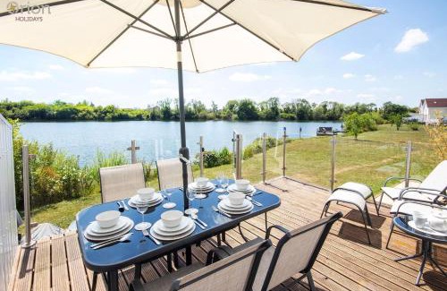 South Cerney House | Spring Lake 19, The Lake House