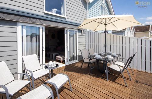 South Cerney House | Spring Lake 19, The Lake House