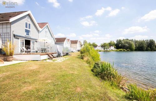 South Cerney House | Spring Lake 19, The Lake House