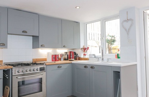 Portland Cottage | SPRING ROSE COTTAGE, pet friendly, with open fire in Fortuneswell