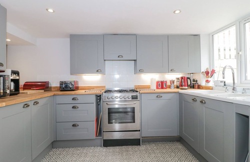Portland Cottage | SPRING ROSE COTTAGE, pet friendly, with open fire in Fortuneswell
