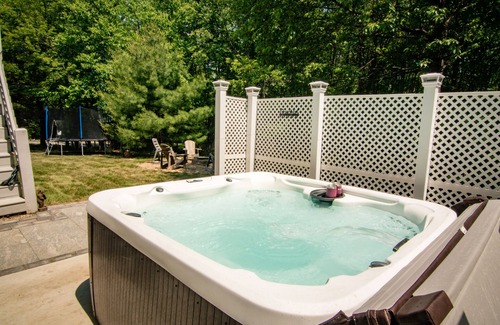 Swanton House | Spring Sale! Near Wisp! Hot tub & Fire pit! Walk to the lake! Great Location!
