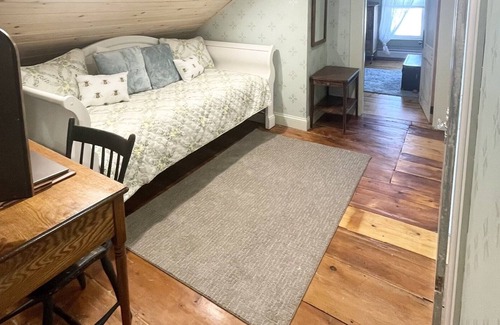 Chester Depot House | Spring Skiing! Location! Minutes from Okemo!