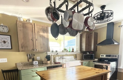 Chester Depot House | Spring Skiing! Location! Minutes from Okemo!