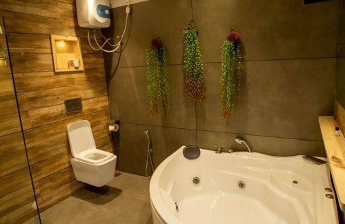 Mughal Sarai Hotel | Spring Sky Mughalsarai by ShriGo Hotels