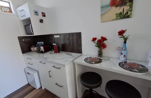 Papamoa Beach House | Spring Special, Studio on Hugoway, Papamoa Beach
