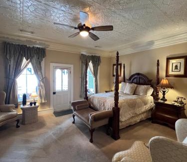 Eureka Springs Historic District Apartment | Spring Street Overlook