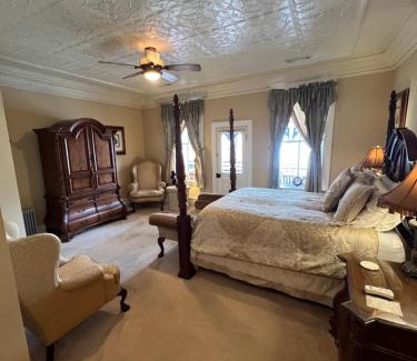 Eureka Springs Historic District Apartment | Spring Street Overlook