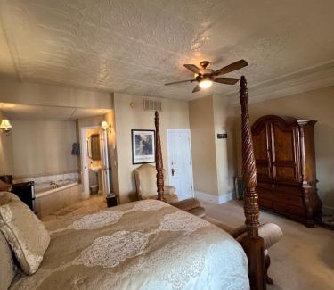 Eureka Springs Historic District Apartment | Spring Street Overlook