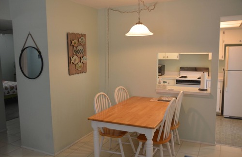 Venice Condo | Spring/Summer Special! Walk to Beach, Restaurants, Shopping!