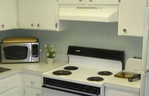 Venice Condo | Spring/Summer Special! Walk to Beach, Restaurants, Shopping!