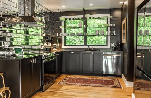 Hunter House | Spring to Hunter Mountain, NY in style @killercatmountainhouse