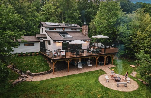 Hunter House | Spring to Hunter Mountain, NY in style @killercatmountainhouse