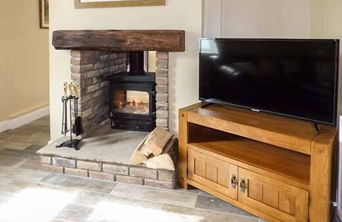 Millington Cottage | SPRING VIEW COTTAGE, family friendly, with open fire in Millington