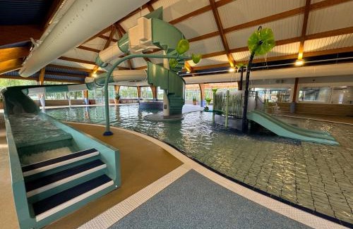 South Cerney House | Spring View Hot tub Lodge