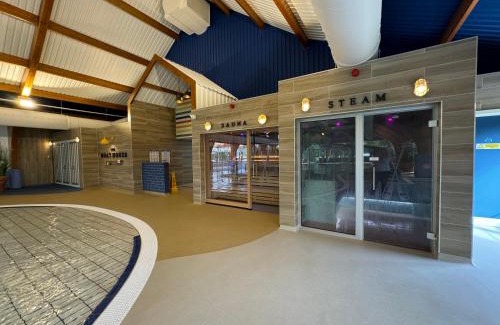 South Cerney House | Spring View Hot tub Lodge