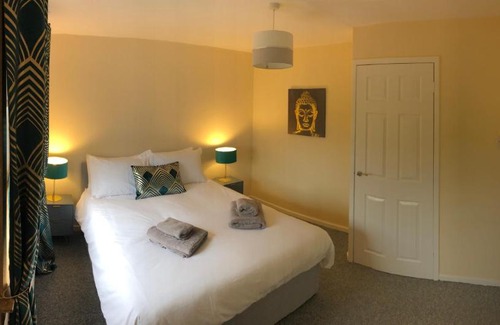 Dunfermline House | Springbank Holiday Home