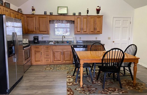 Canton Villa | Springdale Bluebird Villa Lodging