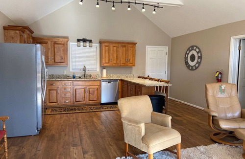 Canton Villa | Springdale Cardinal Villa Lodging