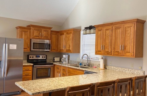 Canton Villa | Springdale Cardinal Villa Lodging