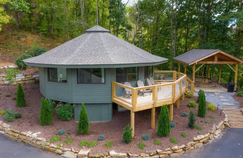 Canton Cottage | Springdale Treehouse Lodging 3