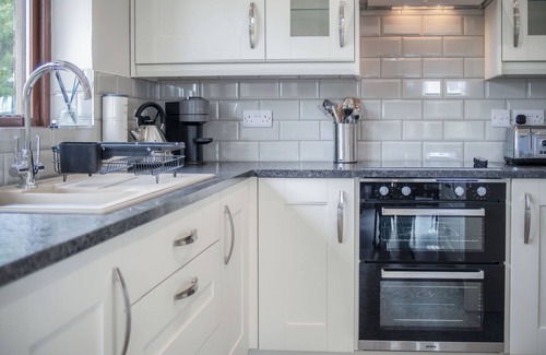 Narberth Cottage | Springfield Lodge - 3 Bedroom Home - Princes Gate