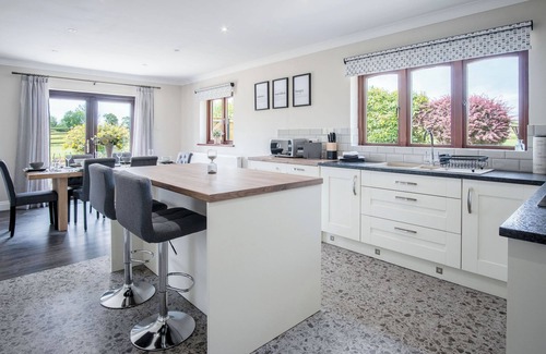 Narberth Cottage | Springfield Lodge - 3 Bedroom Home - Princes Gate