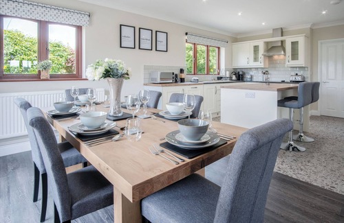 Narberth Cottage | Springfield Lodge - 3 Bedroom Home - Princes Gate