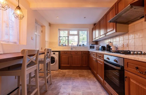 Reading House | Springfield Place - 3 Bed Cent Reading - Long term savings - Free Parking