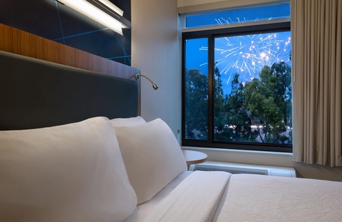 Anaheim Resort Hotel | SpringHill Suites Anaheim Maingate