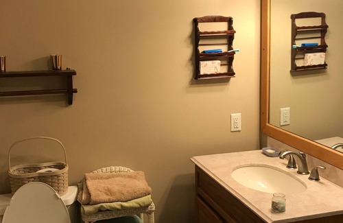 New Lisbon House | Springport Guesthouse at Lake Lillidel.