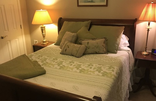 New Lisbon House | Springport Guesthouse at Lake Lillidel.