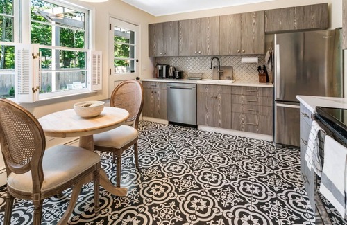 Clearwater Beach House | Springs Charming Capehouse