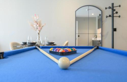 Holbeck Apartment | Springwell Suite - City Centre - Balcony & Pool Table - 3 Bed