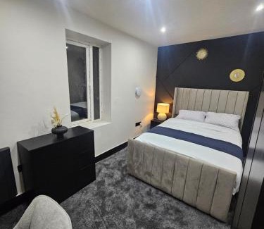 Huddersfield House | Springwood Villa